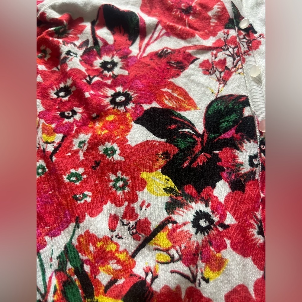 In very good condition. Soft and luxurious feel. Please check pic for details - Picture 5 of 13